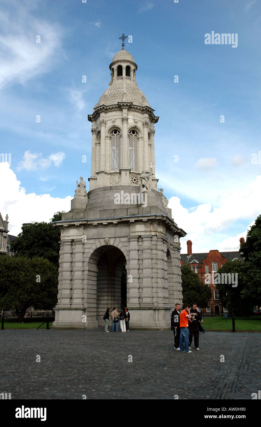 Il Campanile il Trinity College di Dublino Irlanda Foto Stock