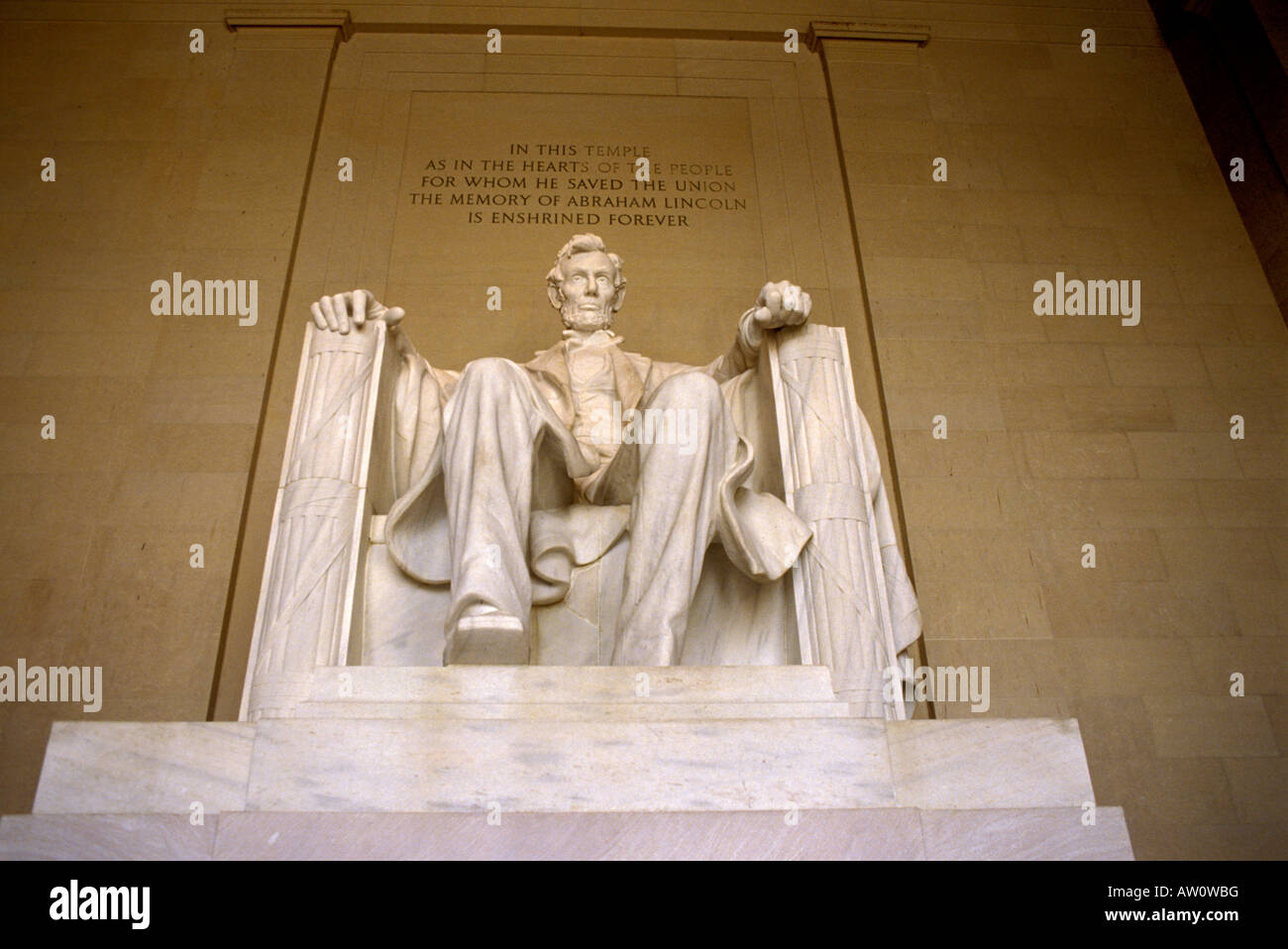 Washington DC DC DC Monumenti Lincoln Memorial Abraham Lincoln presidential statua di Lincoln seduto in marmo bianco santuario Foto Stock