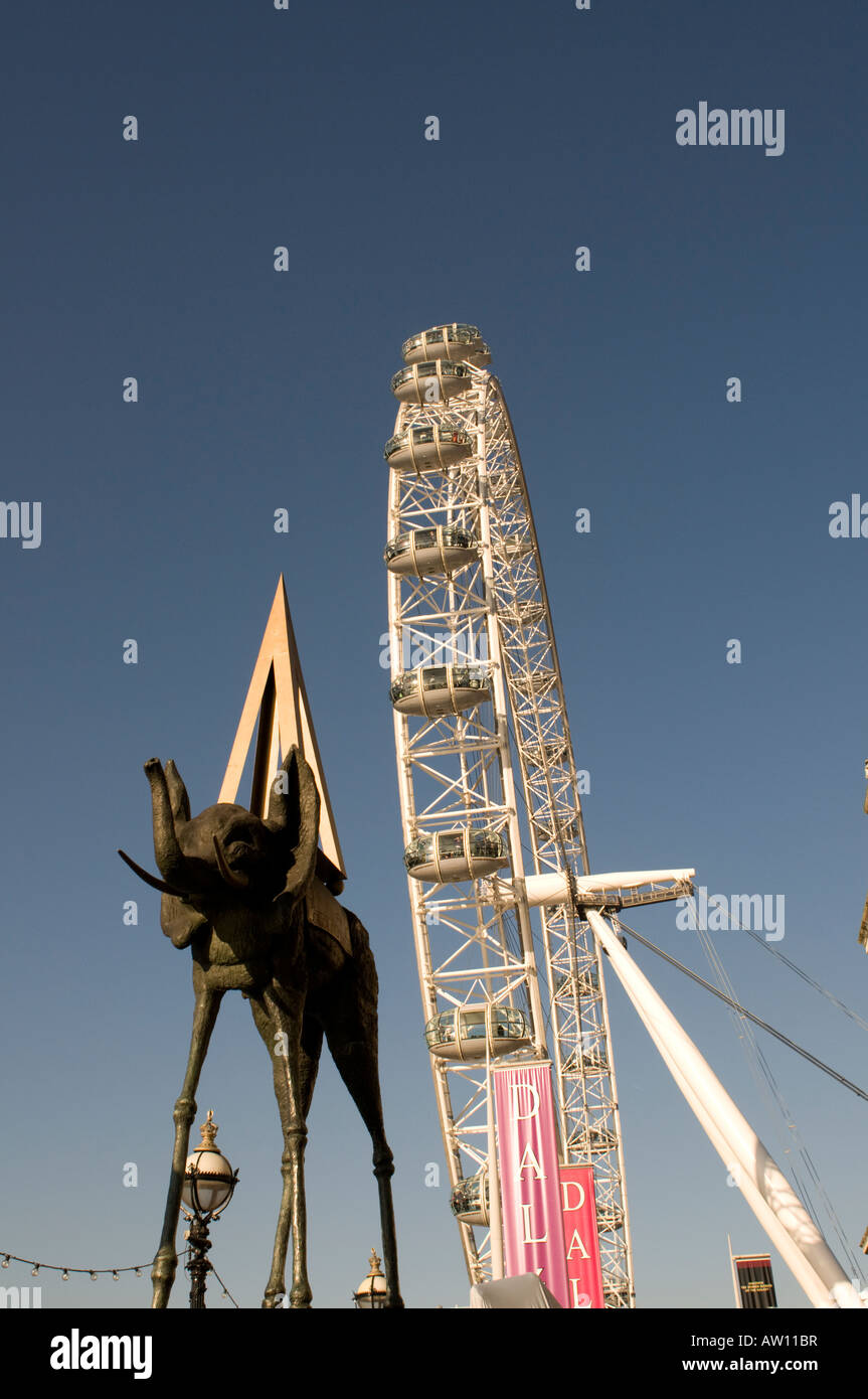 London Eye a Londra Inghilterra in luce a molla Foto Stock