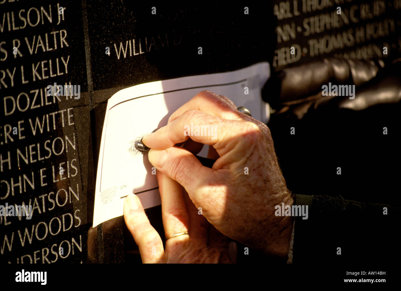 Washington DC DC DC Monumenti Guerra del Vietnam Memorial Wall Memorial sfregamenti Foto Stock
