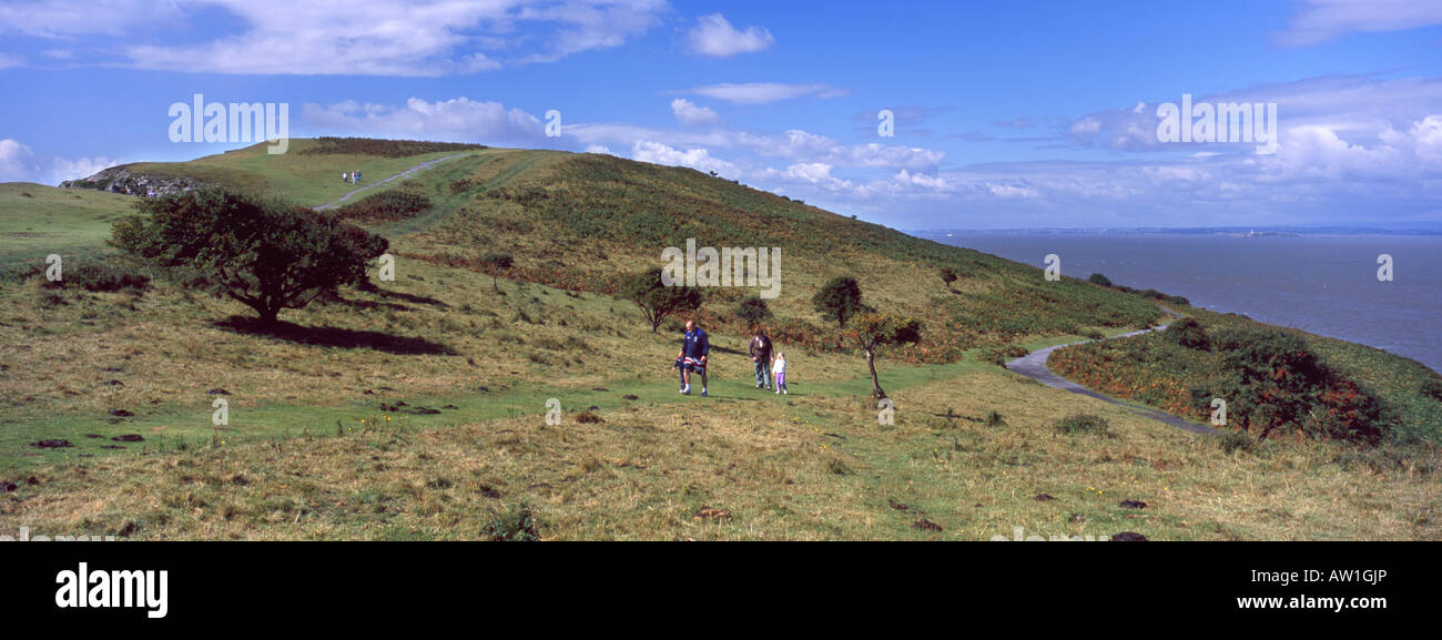 Walkers sul Brean giù parte della Severn Estuary area protetta Foto Stock