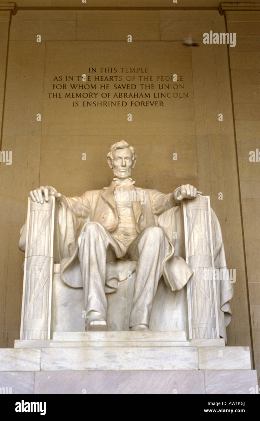 Washington DC DC DC Monumenti Lincoln Memorial Abraham Lincoln presidential statua di Lincoln seduto in marmo bianco santuario Foto Stock