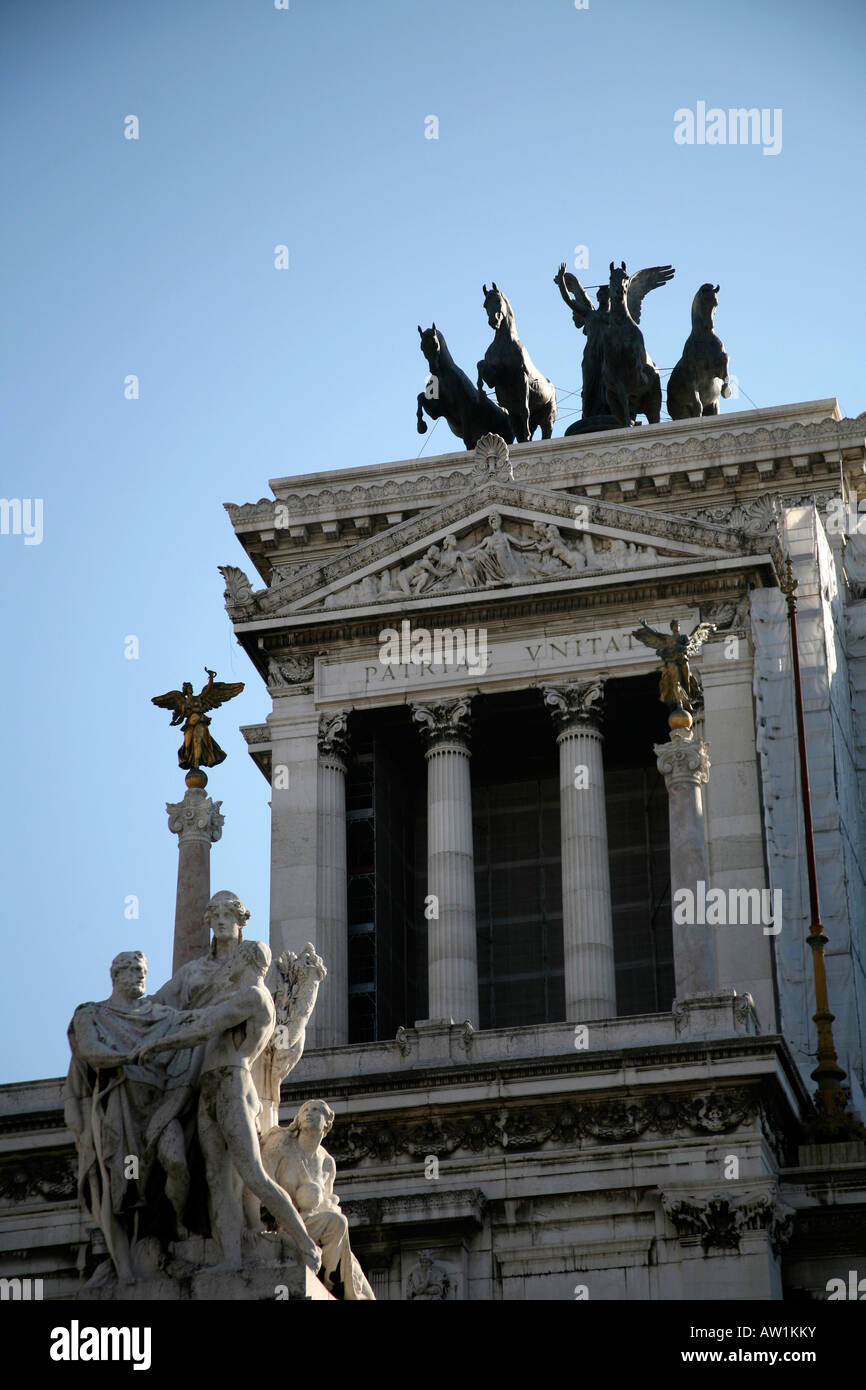 Statue romane sull'Altare della Patria Vittoriano in Roma, Italia Foto Stock