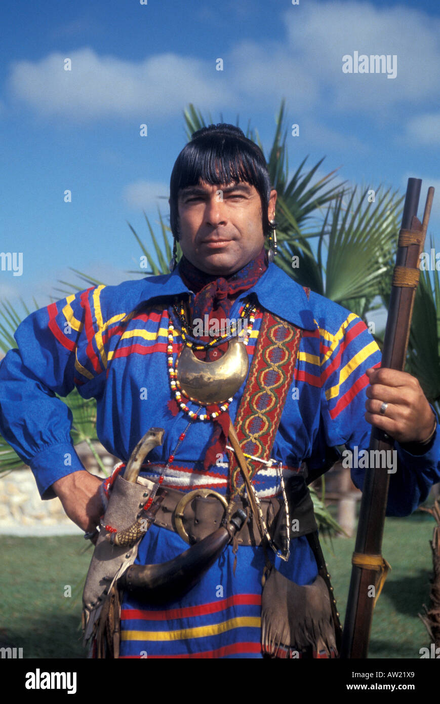 Florida Seminole guerriera indiana indossando abiti tradizionali Foto Stock