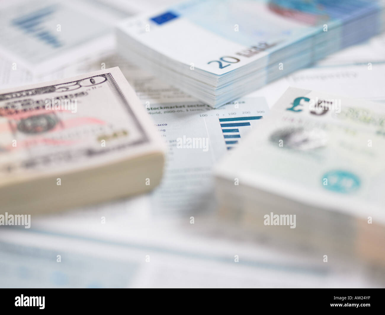 Valute differenti sulla documentazione Foto Stock