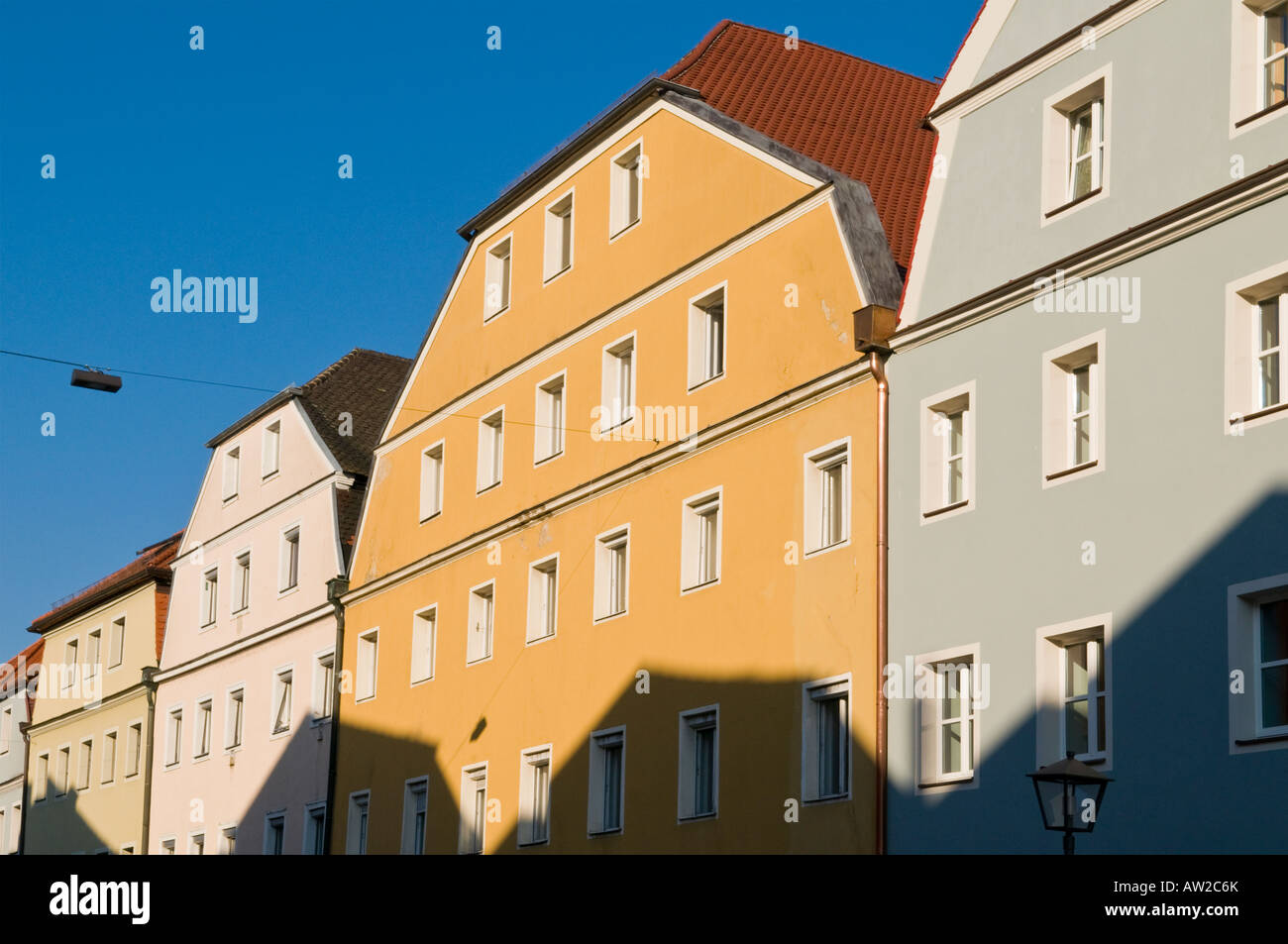Colorata architettura bavarese, Regensburg, Germania Foto Stock
