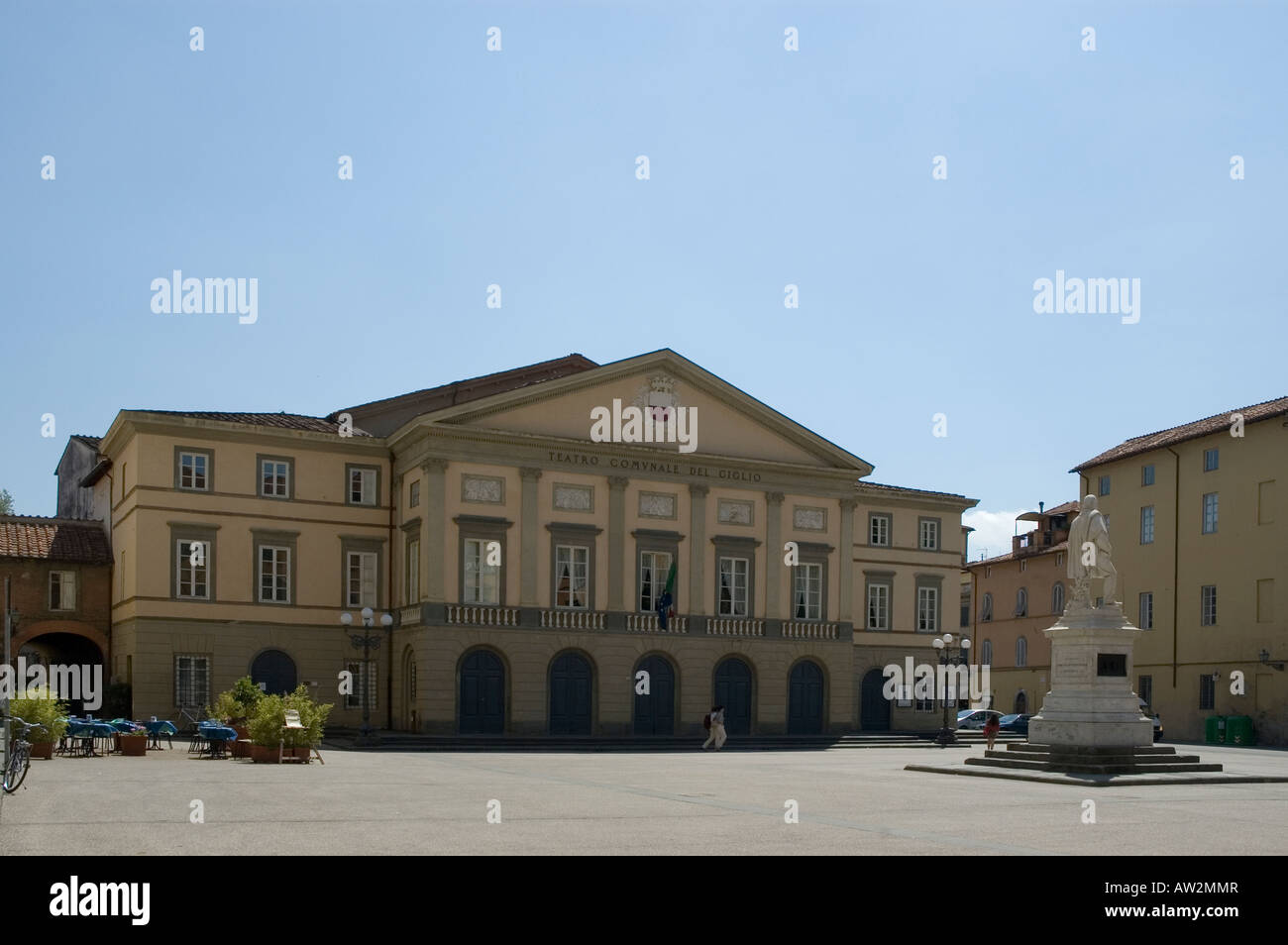 Piazza del Giglio Teatro Comunale del Giglio Lucca Toscana Foto Stock