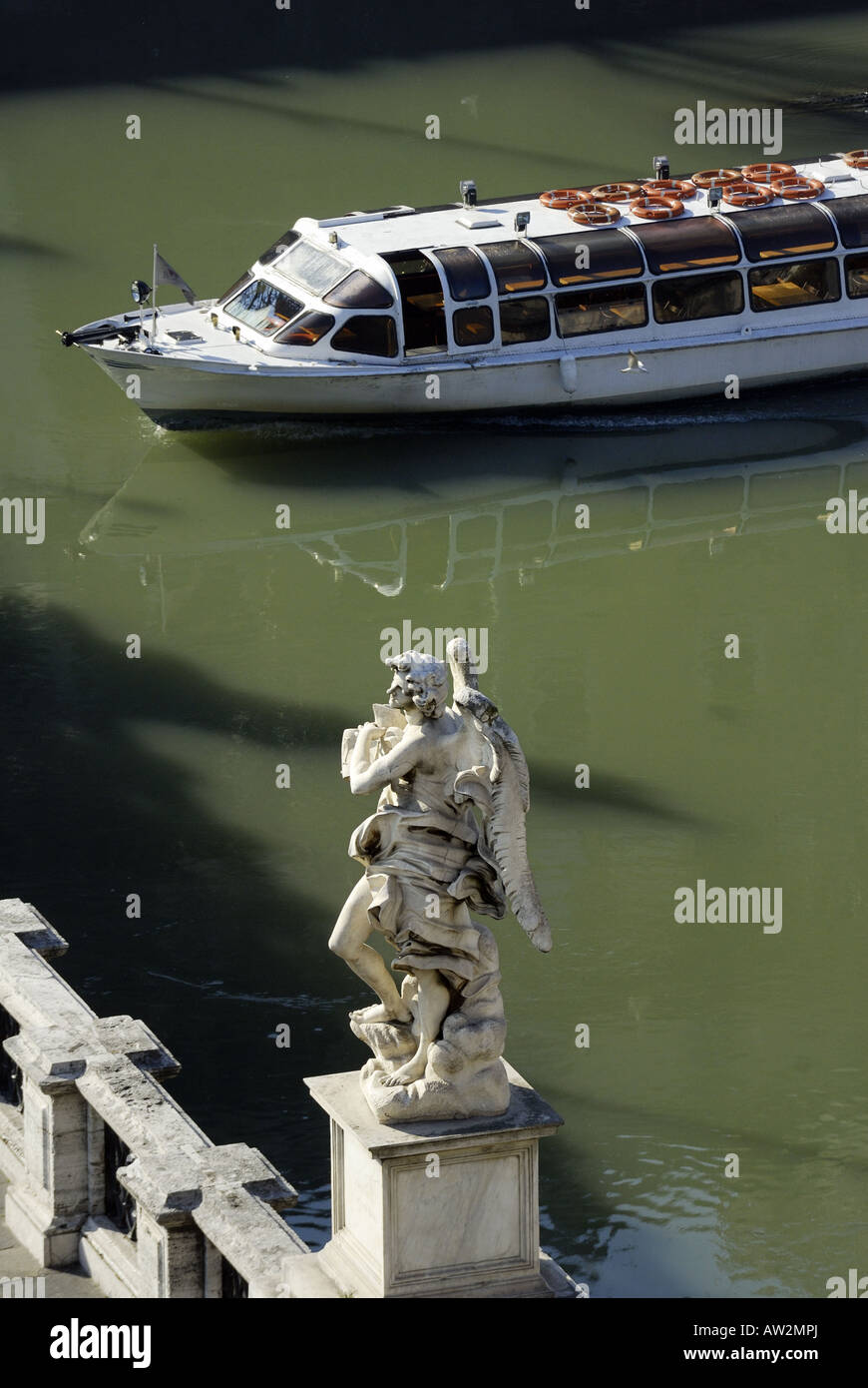 Angelo statua sul ponte Sant'Angelo a Roma Foto Stock