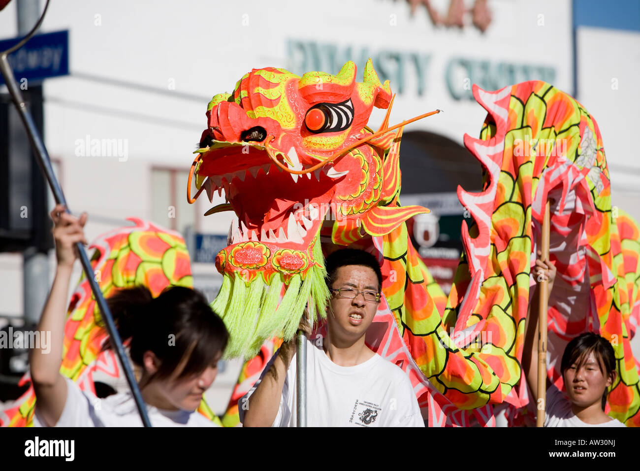 Los Angeles Chinatown 9 Feb 2008 Dragon esecutori nel nuovo anno cinese parade celebra anno del ratto Foto Stock