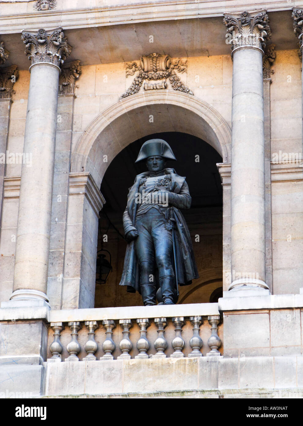Napoleone Bonaparte statua al Musée de l Armee, Les Invalides, Parigi Francia Europa Foto Stock