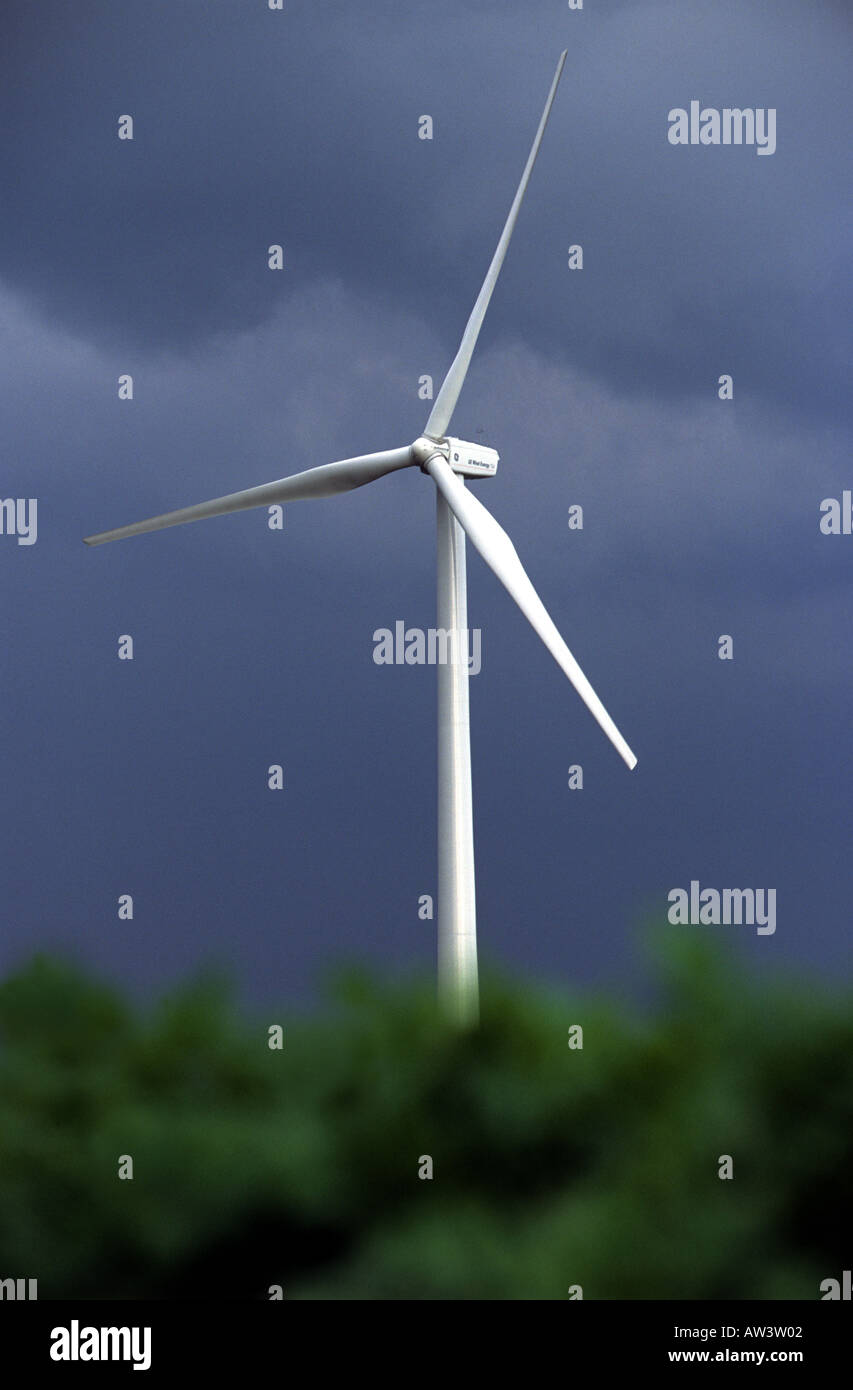 General Electric (GE) turbina eolica, Niederaussem vicino a Colonia, nella Renania settentrionale-Vestfalia (Germania). Foto Stock