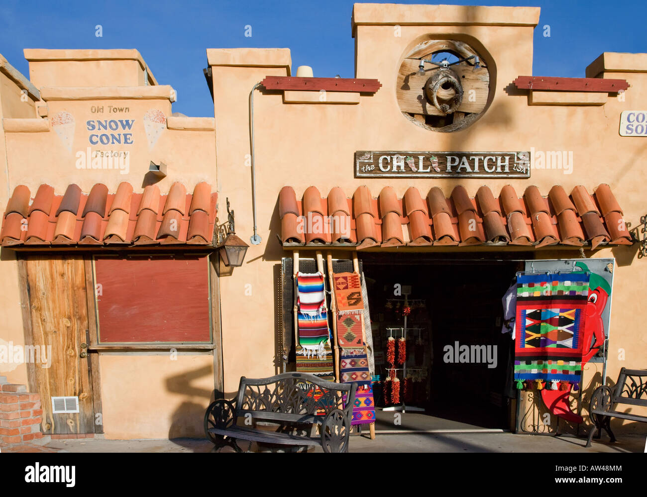 Tegole rosse sul negozio di Albuquerque Foto Stock