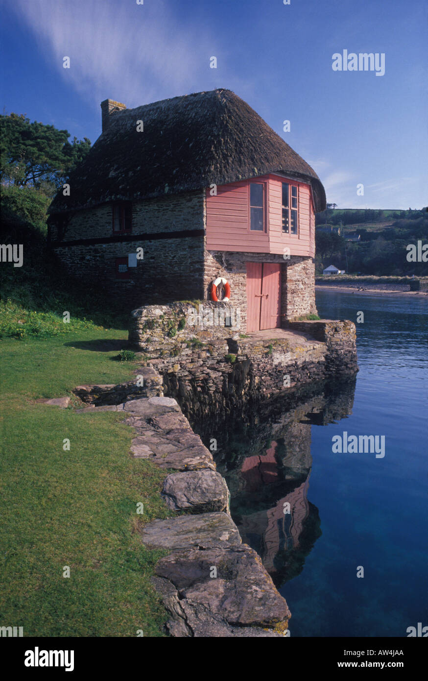 Il Boathouse sul fiume Avon a Bantham Devon England Regno Unito Foto Stock