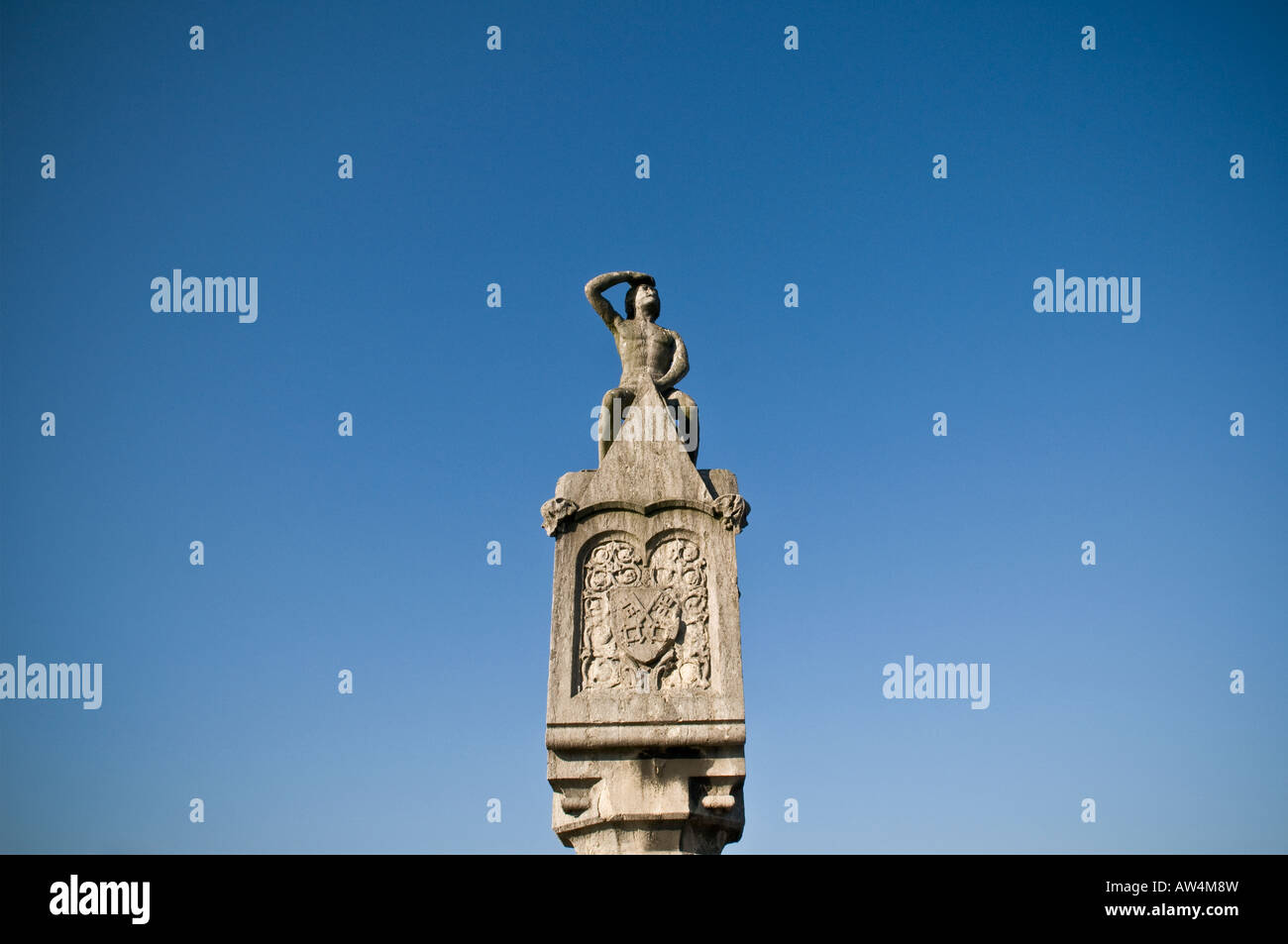 Bruckmandl, statua della Sentinella, sulla pietra medievale ponte che attraversa il fiume Danubio, Regensburg, Germania Foto Stock