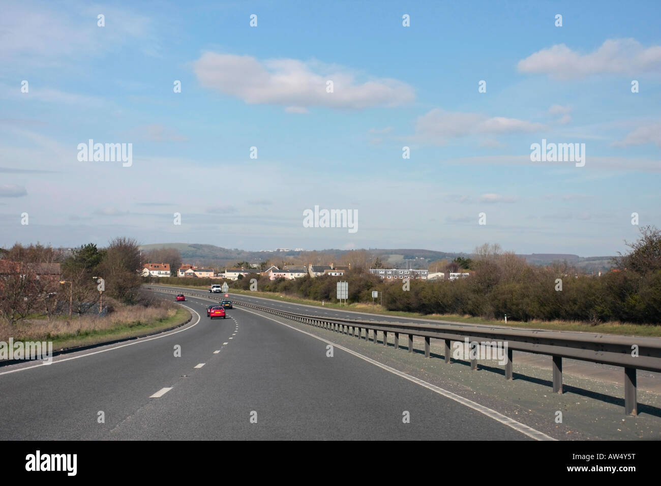 Un27 trunk road avvicinando Chichester da ovest Foto Stock