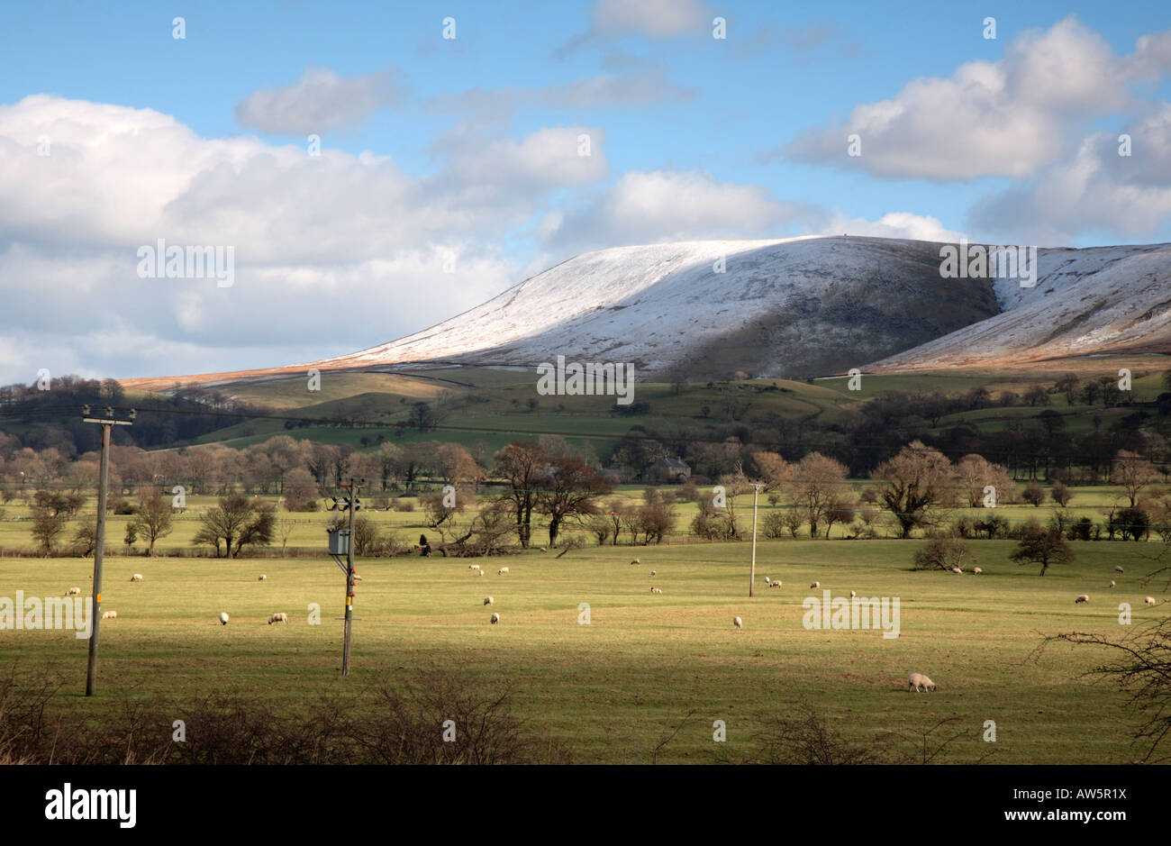 Pendle Hill, Snow capped in Ribble Valley LANCASHIRE REGNO UNITO Foto Stock