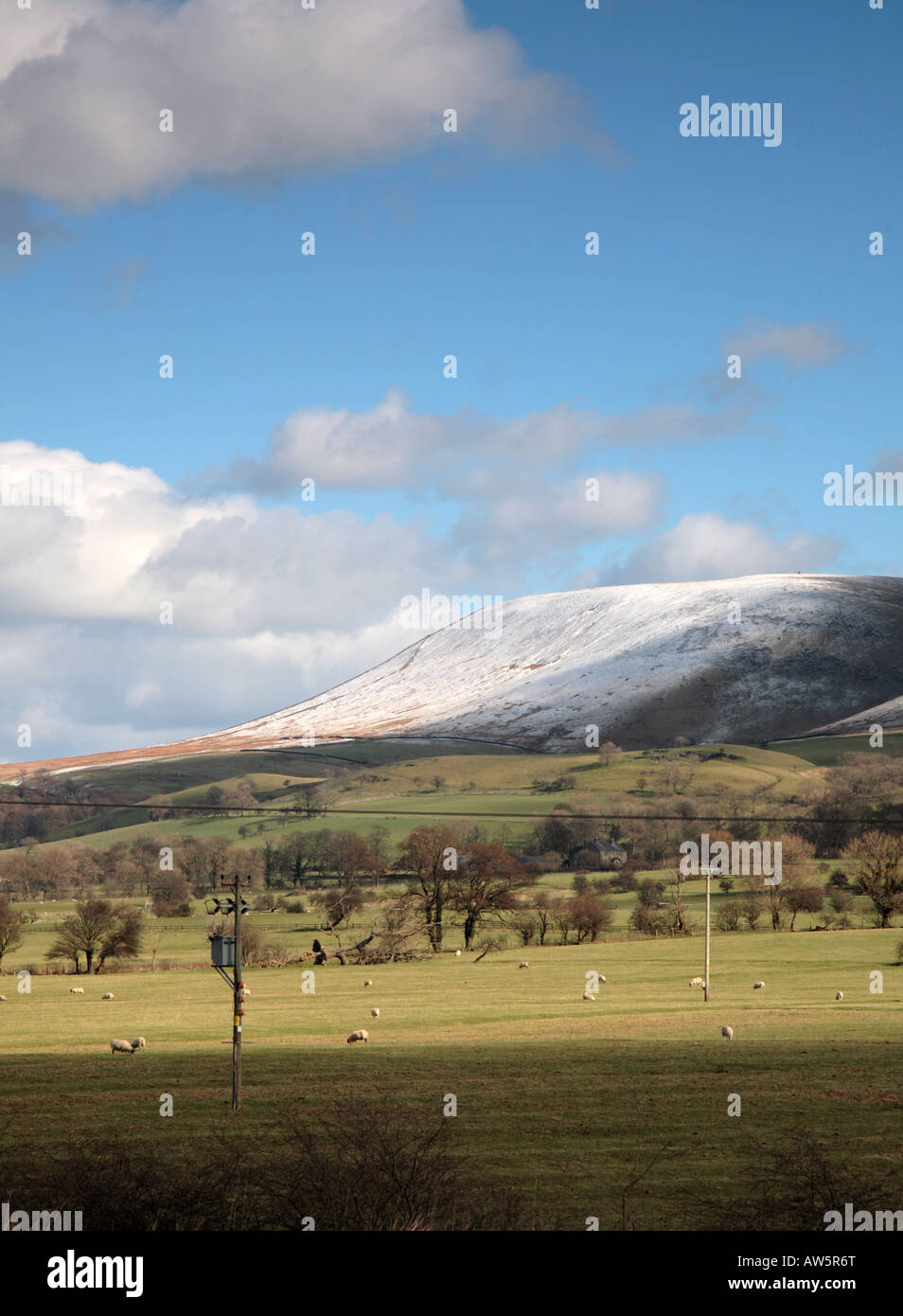 Pendle Hill, Snow capped in Ribble Valley LANCASHIRE REGNO UNITO Foto Stock