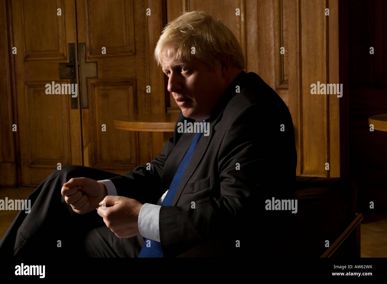 MP Boris Johnson intervistata prima della London Mayoral elezione, County Hall, London, 27/02/08 Foto Stock