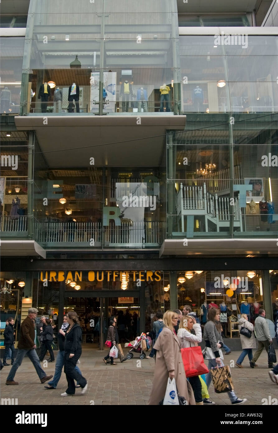 I negozi e gli amanti dello shopping, Market Street, Manchester. Foto Stock