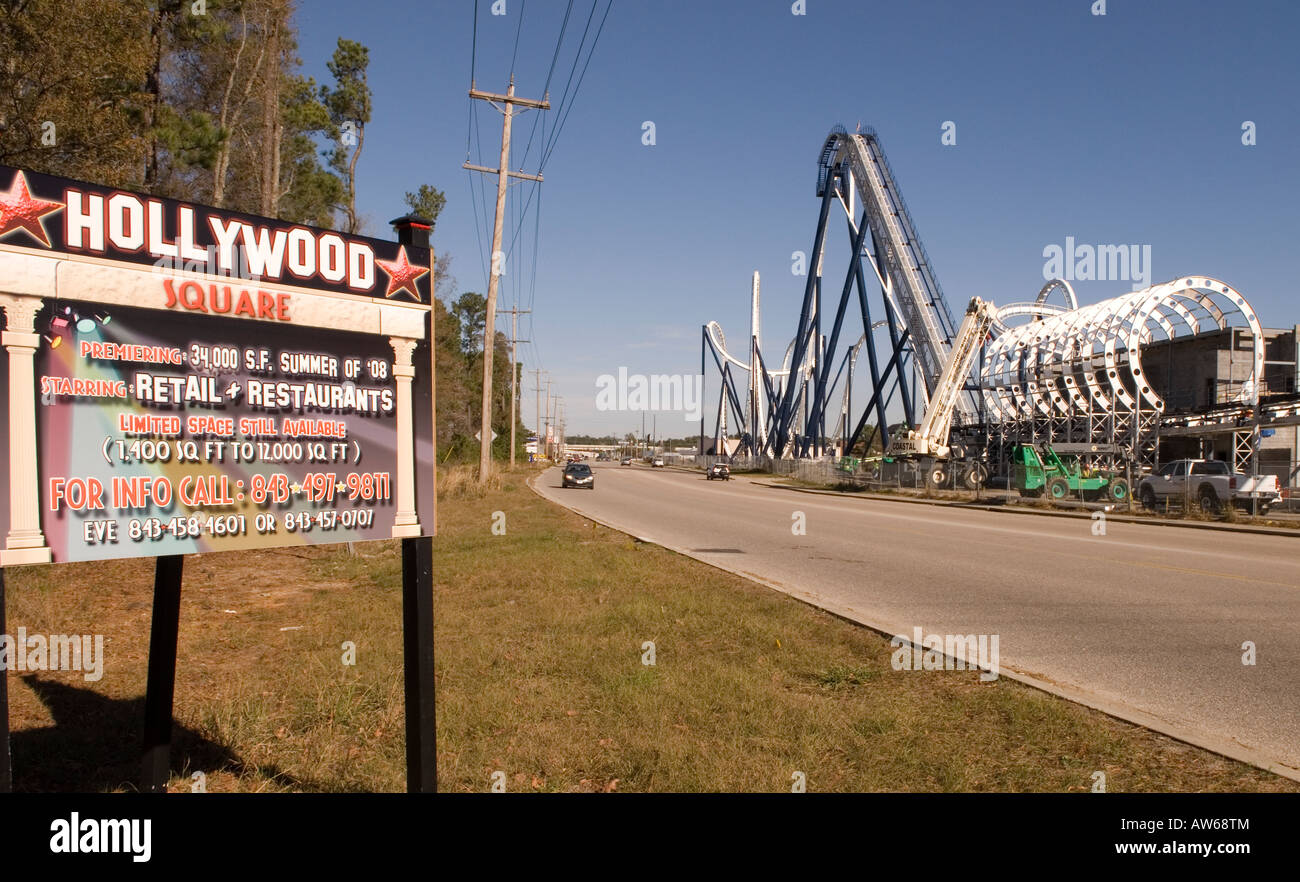 La costruzione di giganteschi Rollercoaster al Hollywood Square Myrtle Beach South Carolina USA Foto Stock