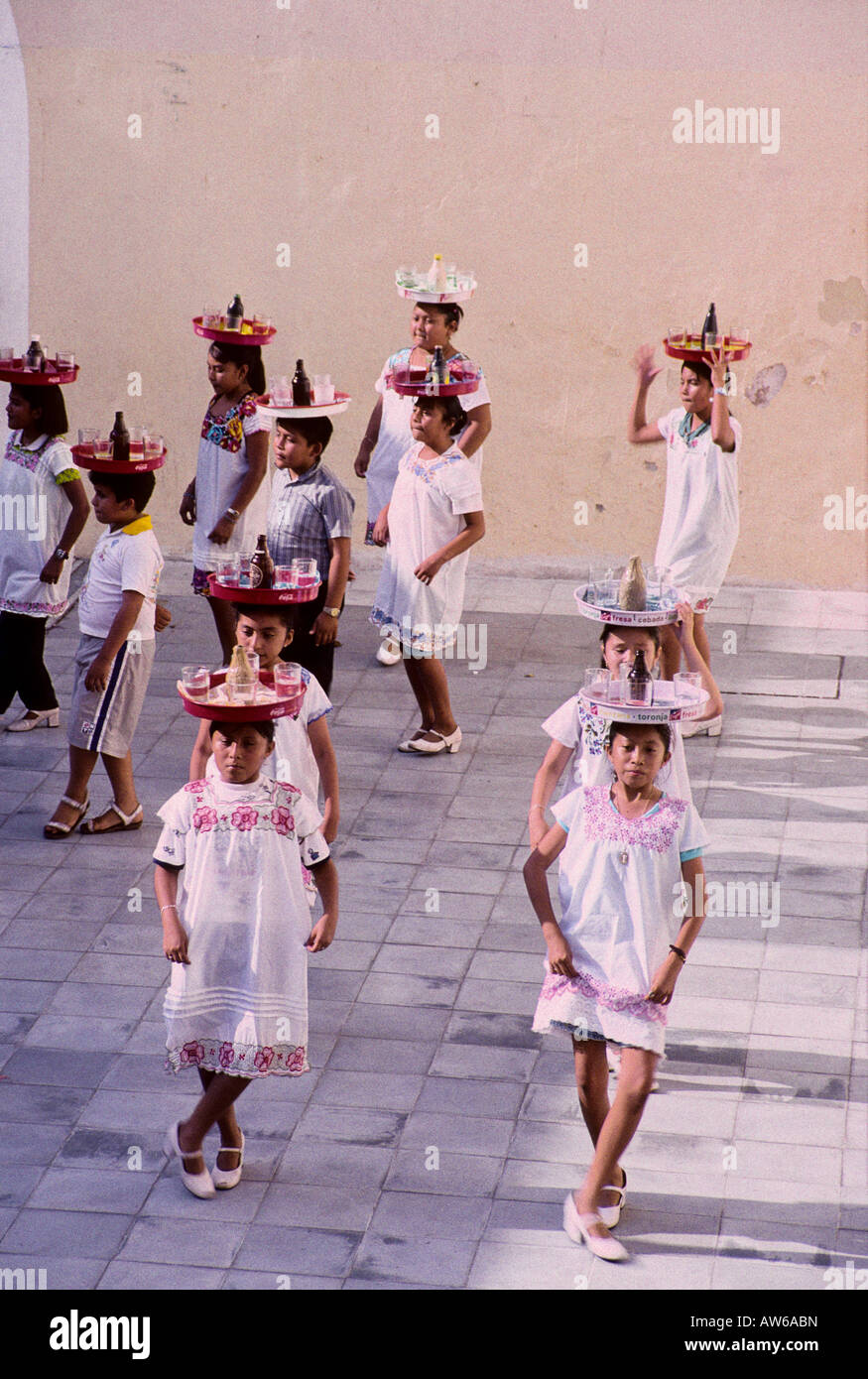 I bambini di imparare a ballare, Merida, Messico Foto Stock