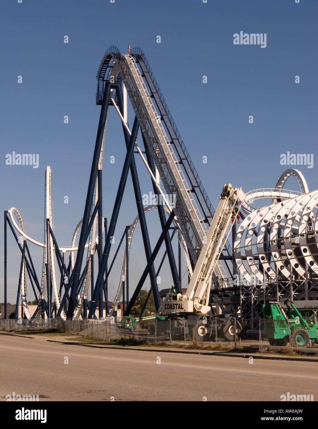 Costruzione di montagne russe giganti a Hollywood Square a Myrtle Beach, SC, USA Foto Stock