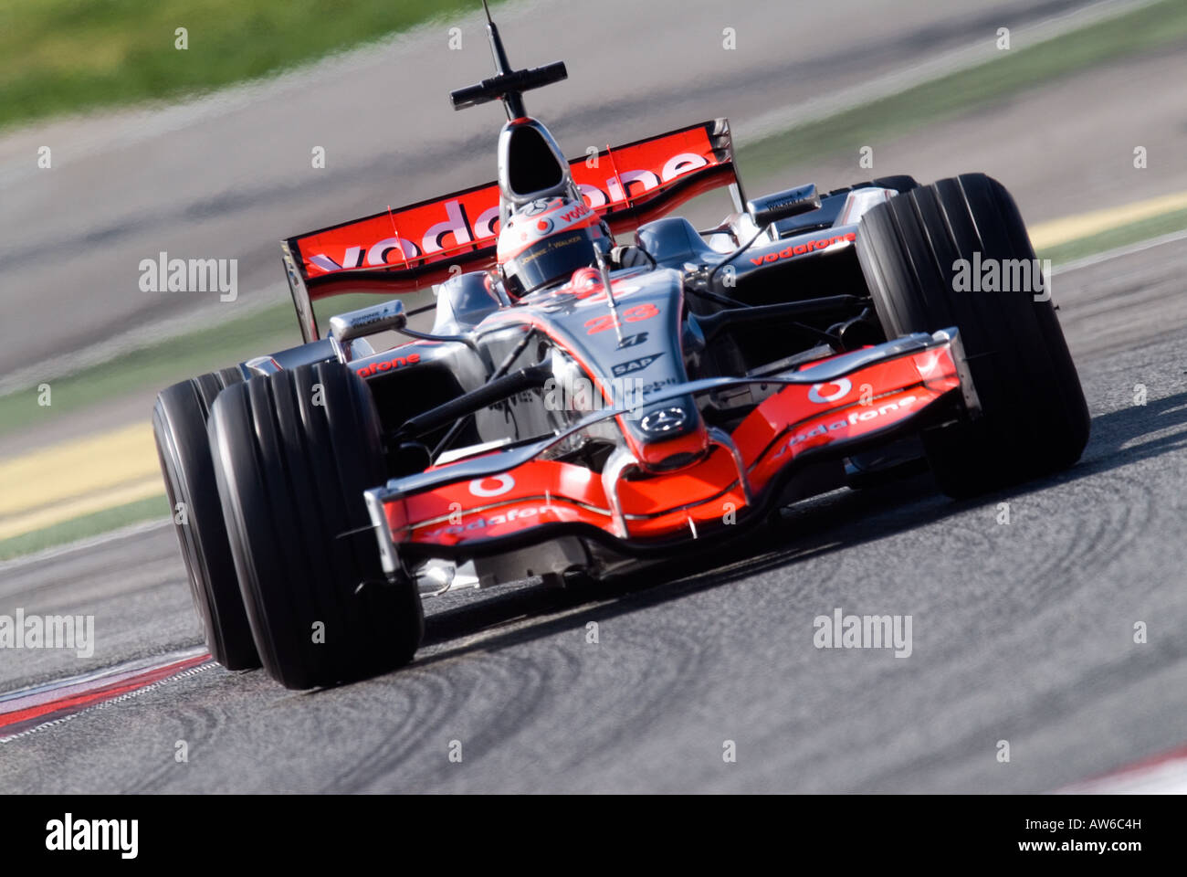 Heikki Kovalainen FIN in McLaren Mercedes MP4 23 racecar durante la Formula 1 sessioni di prove sul Circuito de Catalunya Foto Stock