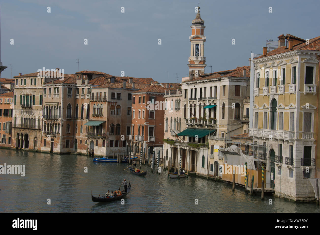 Case lungo Canal Grande Venezia Italia Aprile 2007 Foto Stock