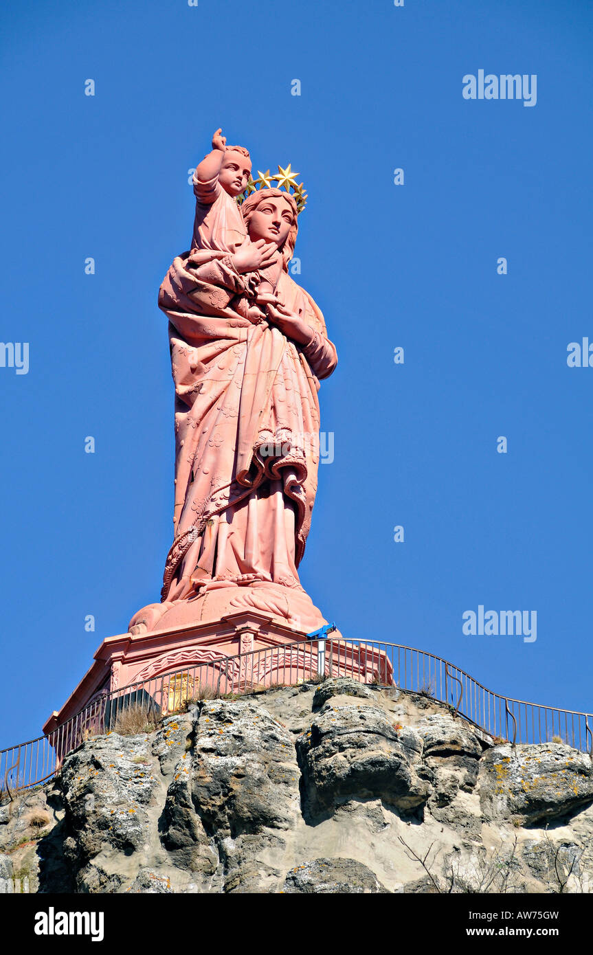 Statua della Vergine incoronata con stelle dorate. Gesù Cristo in appoggio sulla sua spalla destra.. Le-Puy-en-Velay, Auvergne, Francia Foto Stock