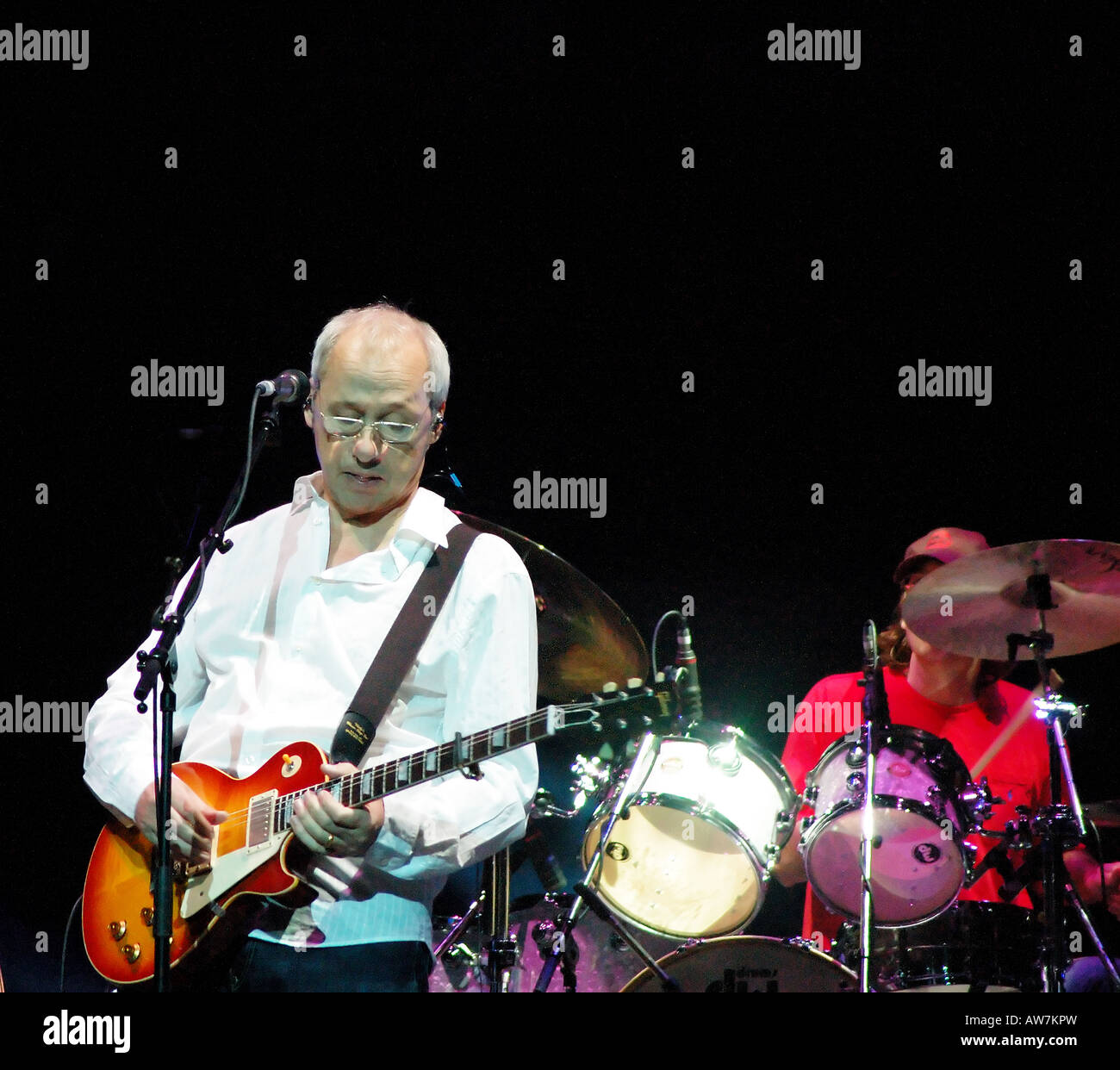 Mark Knopfler eseguire durante il suo tour Shangri-La a Melbourne, Australia Foto Stock