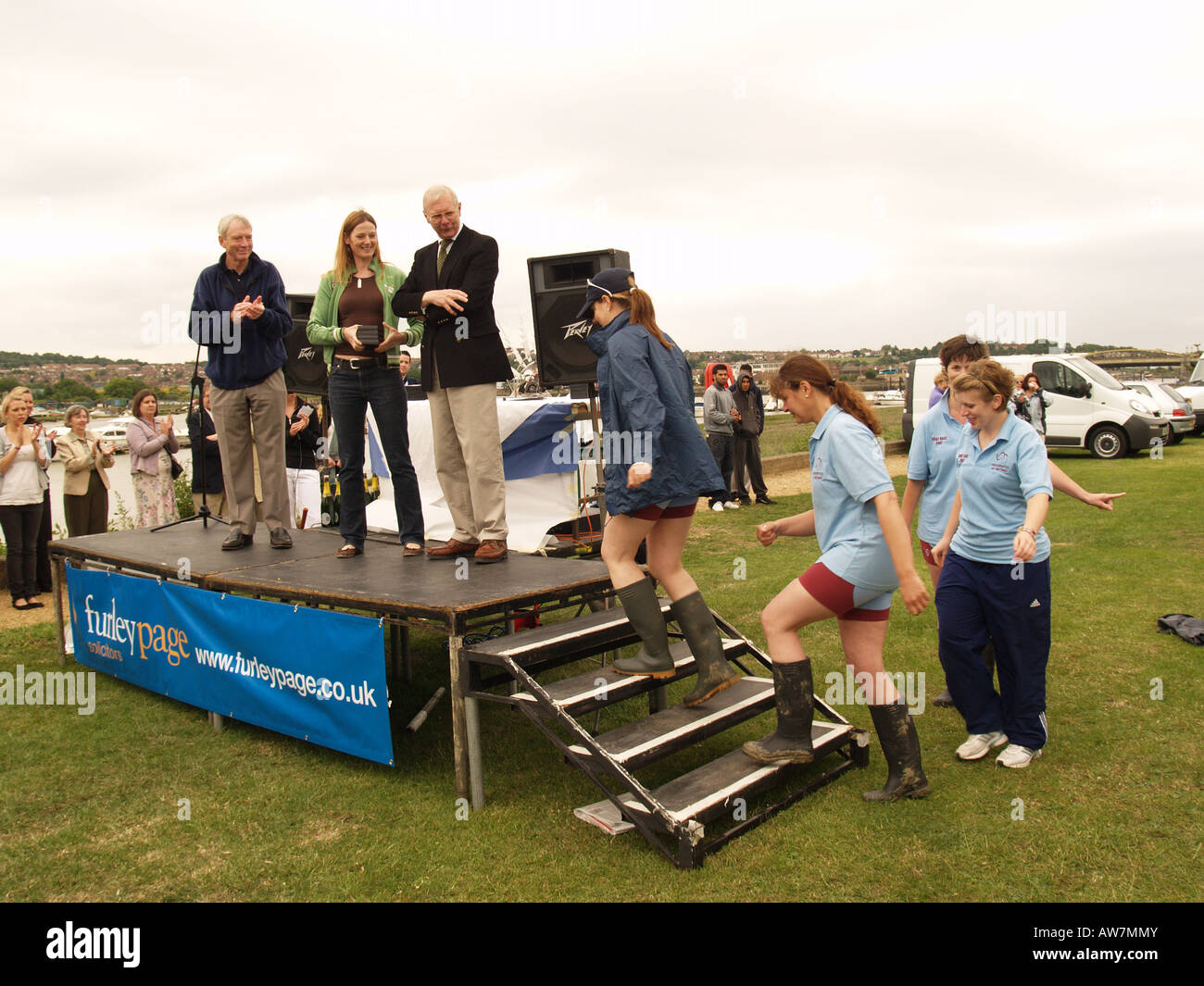 Medway boat race 1 gare prima inaugurale di greenwich kent university donne concorrenti Foto Stock