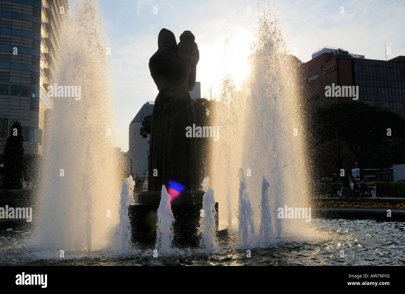 Il custode della Fontana al Yamashita Park, Yokohama JP Foto Stock