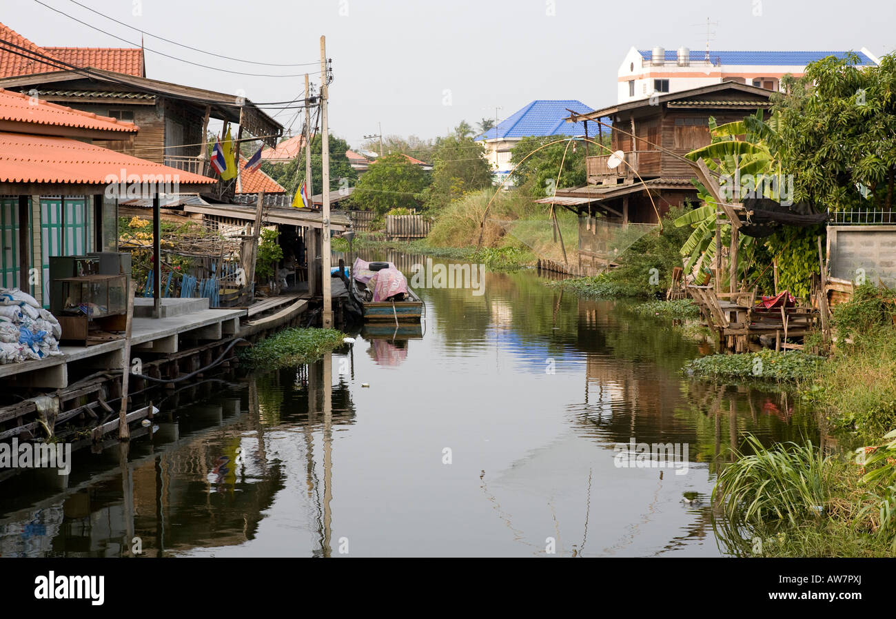 Banca Canale di Beagle abitazioni Bangkok in Thailandia del sud-est asiatico Foto Stock