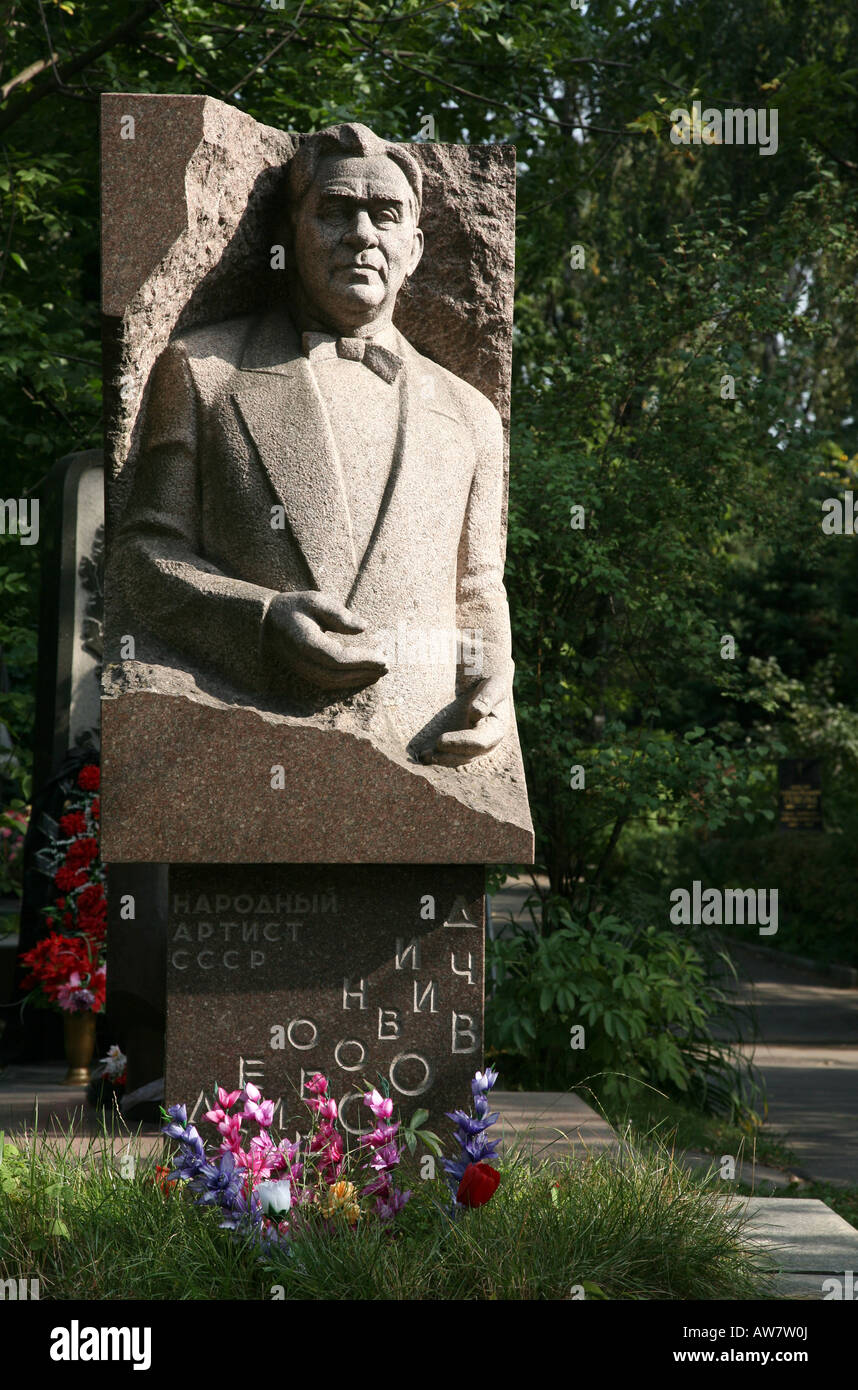 Tomba del famoso cantante sovietica Leonid Utesov presso il cimitero di Novodevichy a Mosca, Russia Foto Stock