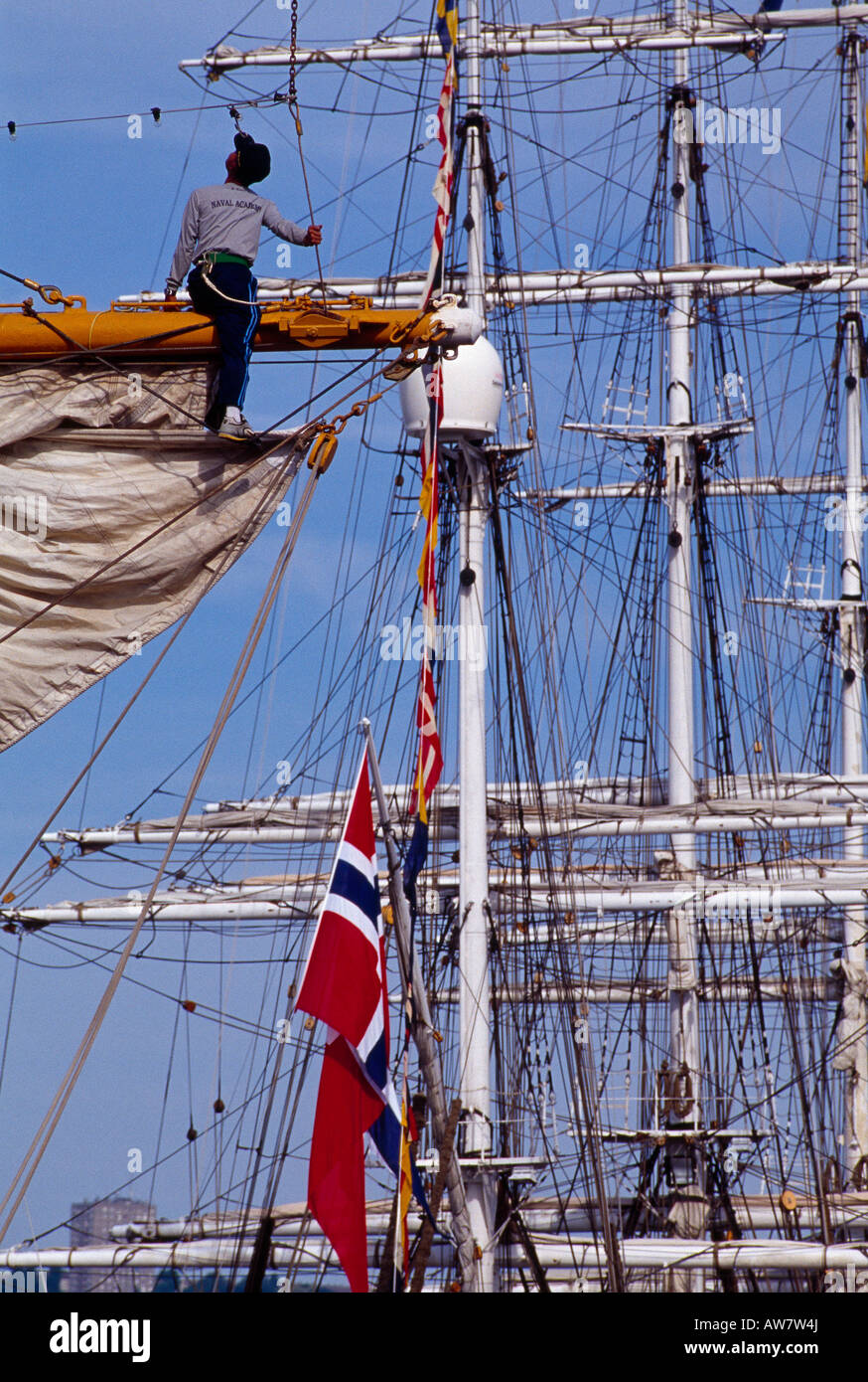 Marinaio indonesiano, torneo di Tall Ship, Rouen Armada 2003, Francia. Foto Stock