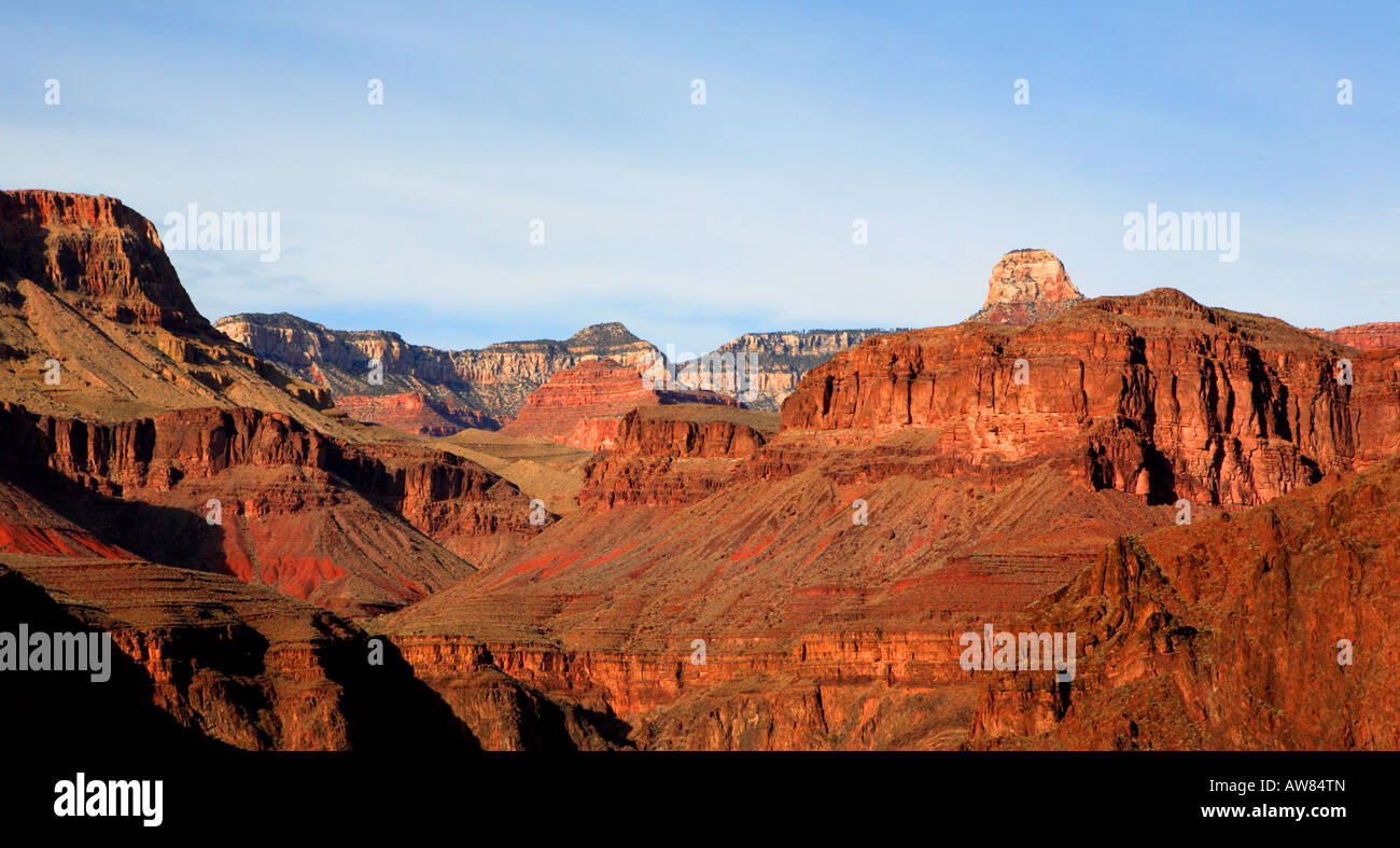 Vista del Grand Canyon al tramonto visto da Bright Angel TRAIL TRA GIARDINO INDIANO E DEVIL S cavatappi nel tardo autunno IN GRAND Foto Stock