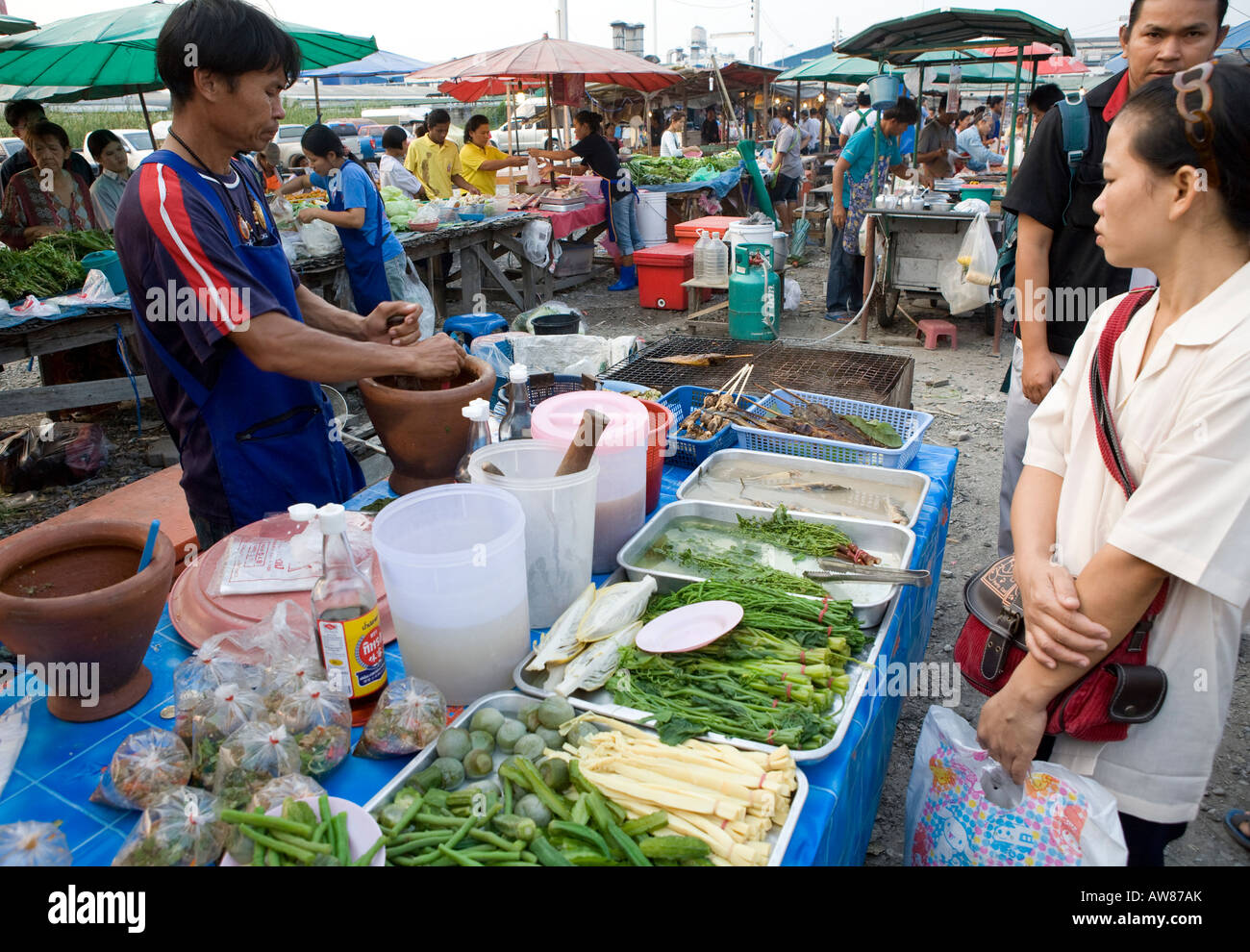 I mercati di strada a Bangkok in Tailandia del sud-est asiatico Foto Stock