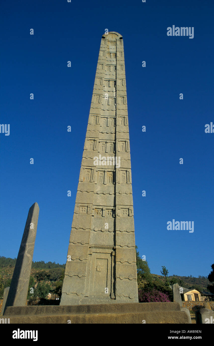 Tutto ciò che resta ora di Axum di glorie del passato è la grande stele di granito obelisco che stare nel centro della citta'. Foto Stock