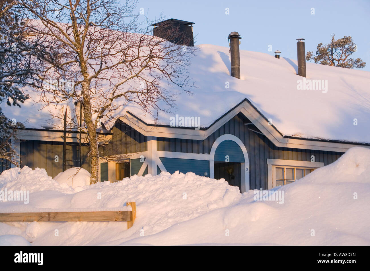 Un isolato bene casa Saariselka nel nord della Finlandia Foto Stock