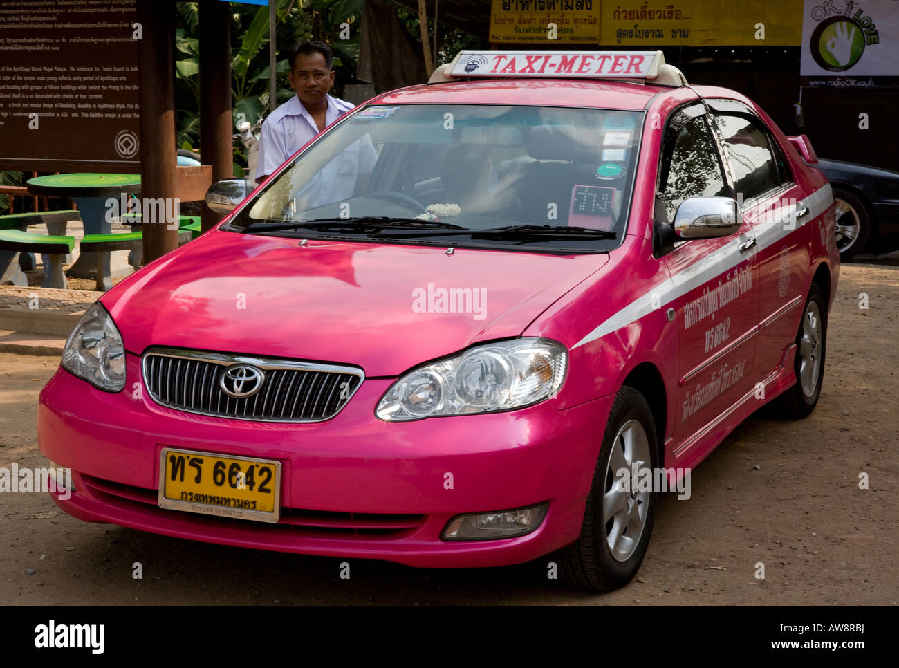 Rosa taxi di Bangkok in Thailandia del sud-est asiatico Foto Stock