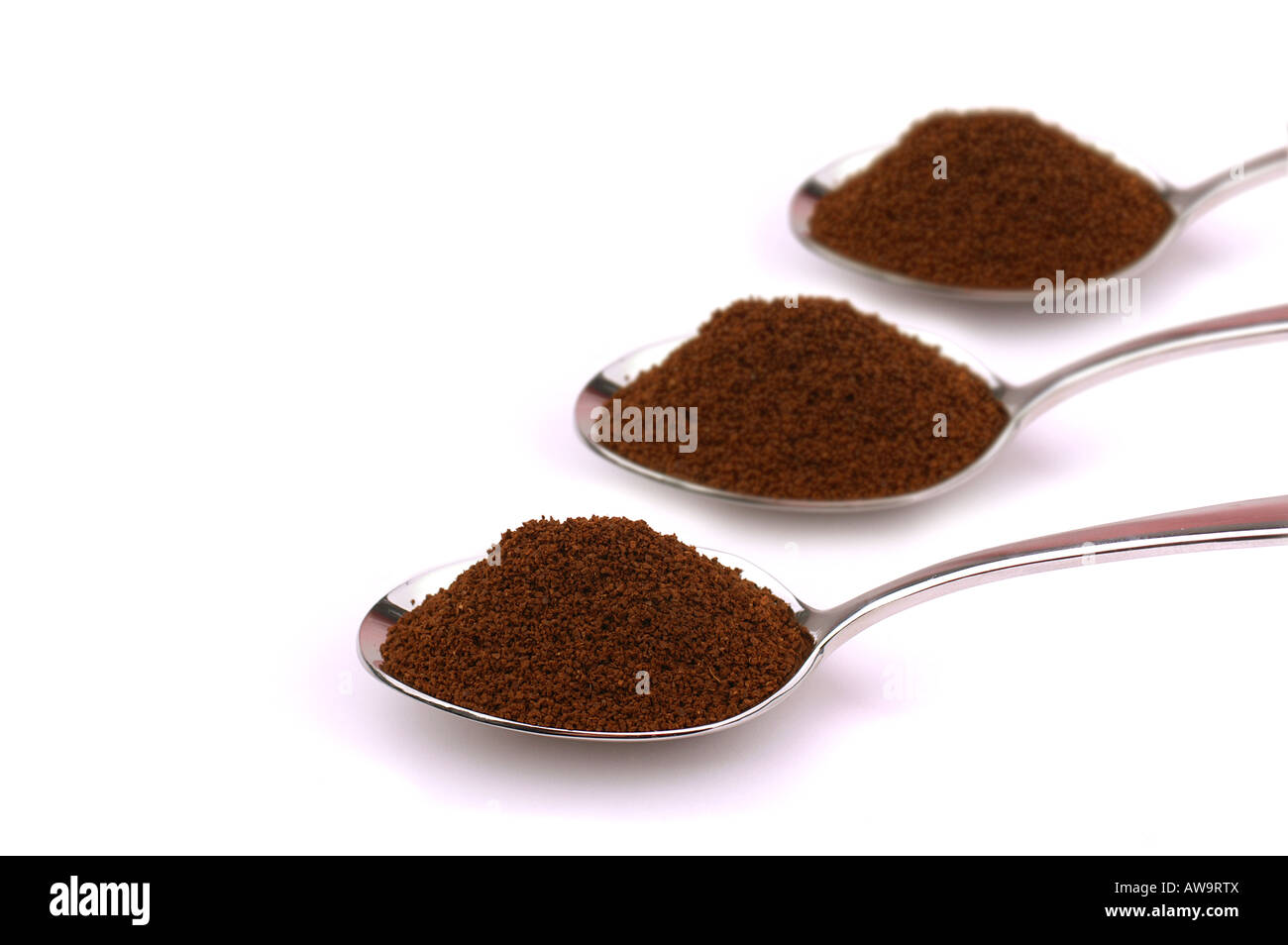 Cucchiai di caffè /Löffel mit gemahlenem Kaffee Foto Stock