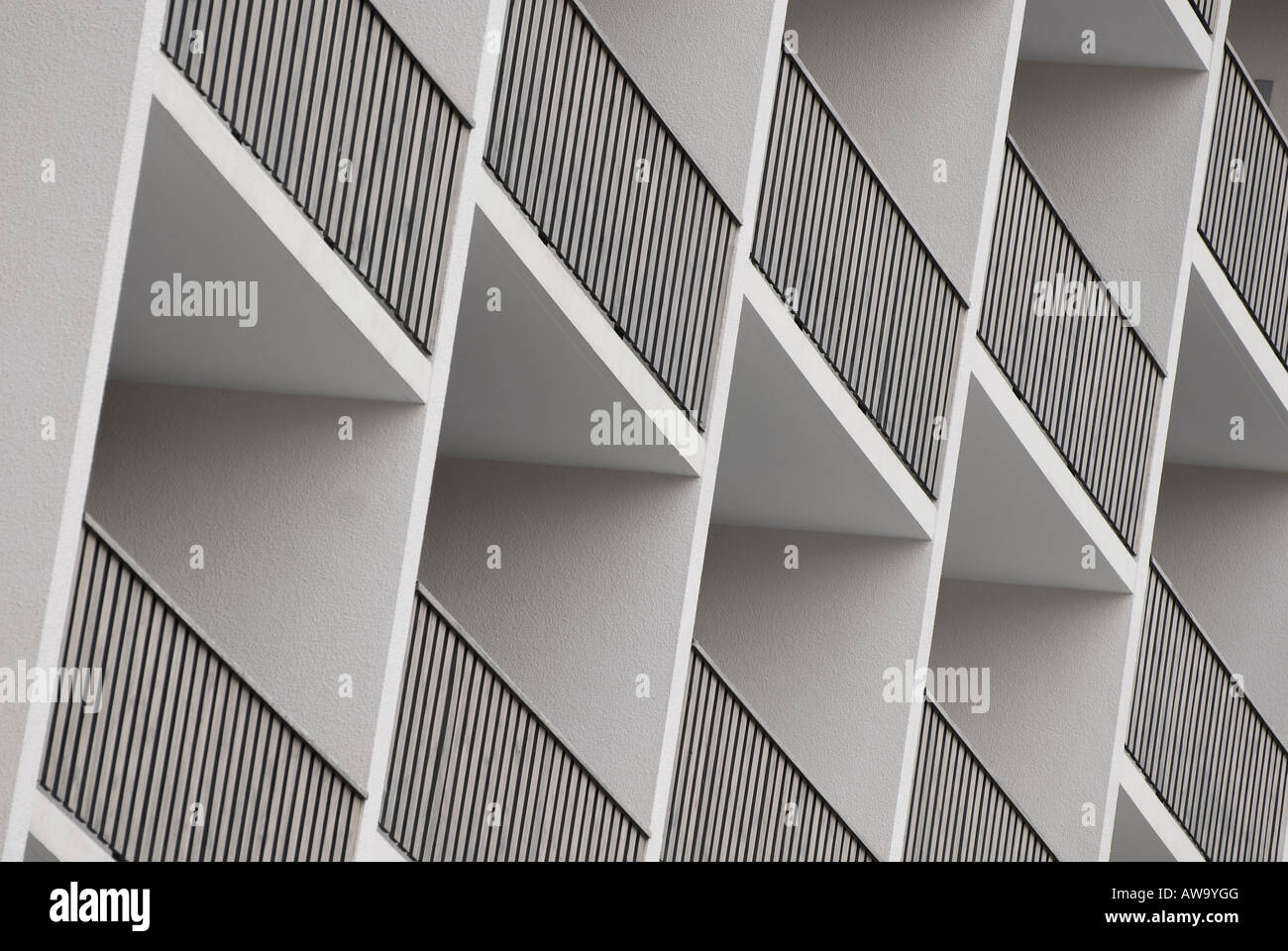 Il balcone di ogni camera sul condominio, Chatel, Francia Foto Stock