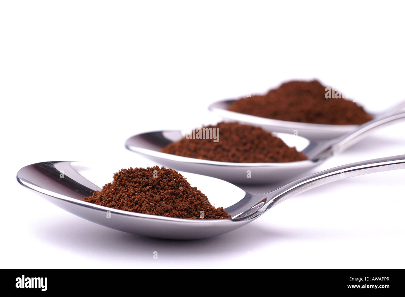 Cucchiai di caffè /Löffel mit gemahlenem Kaffee Foto Stock