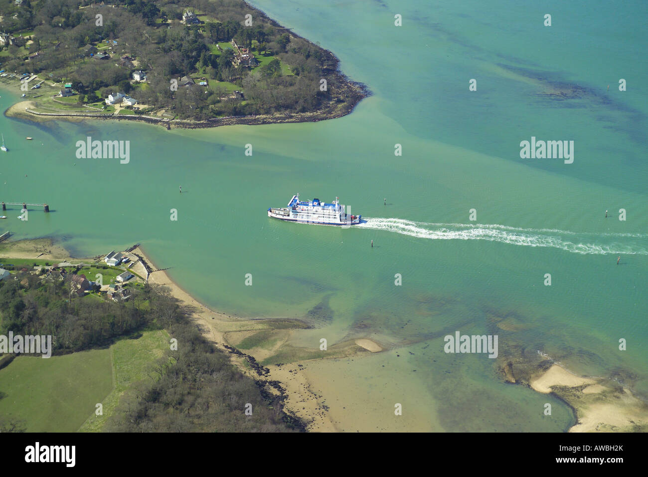 Vista aerea del traghetto Wightlink vela nel porto di Fishbourne sull'Isola di Wight Foto Stock