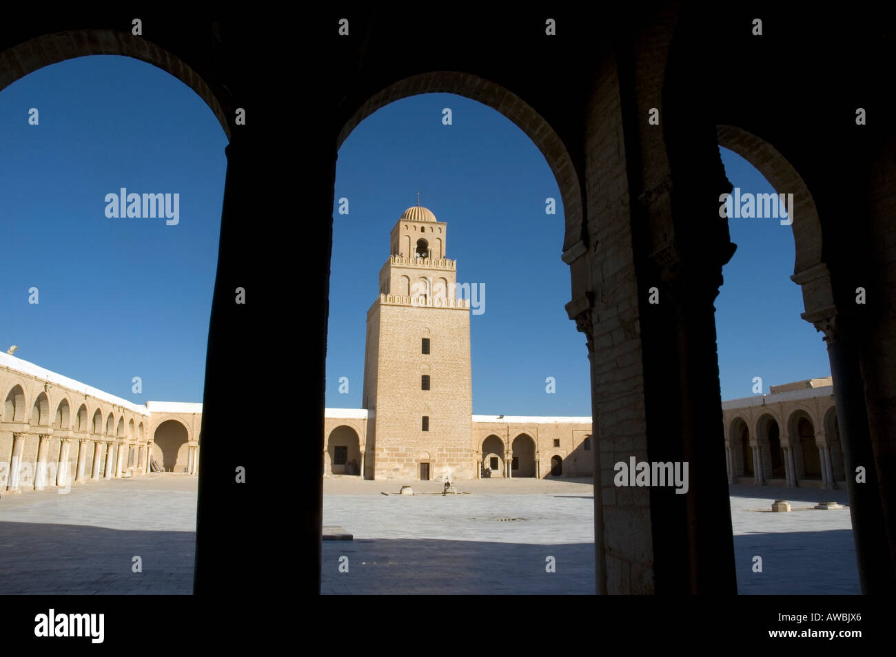 Minareto della grande moschea di Kairouan, l Islam è la quarta più sacro luogo di culto, Tunisia. Foto Stock