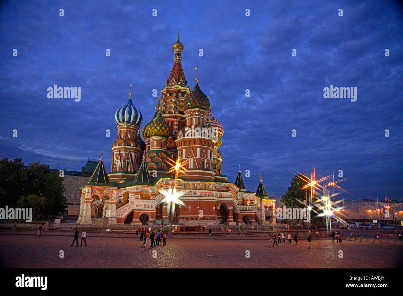 La Russia, Mosca, Piazza Rossa, St basilici cattedrale, illuminazione notturna Foto Stock