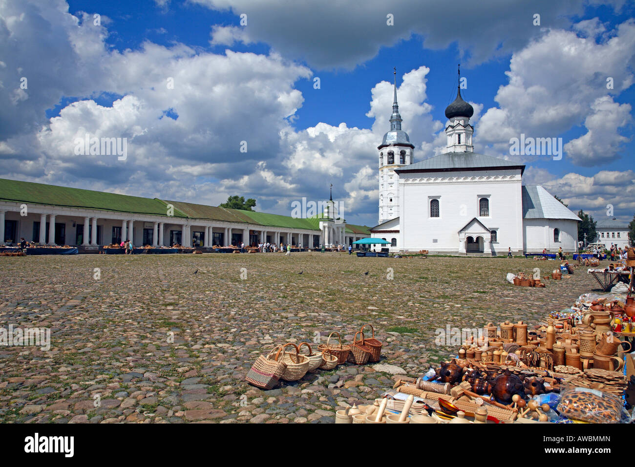 Russia, Suzdal, Town Square, luogo di mercato, Chiesa dell Icona della Madre di Dio di Kazan Foto Stock