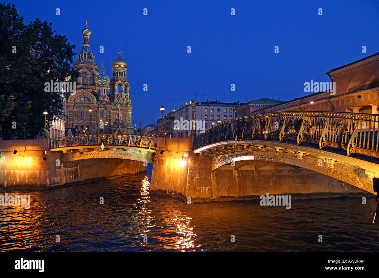 San Pietroburgo, Chiesa della Resurrezione (chiesa del Sangue versato), poco stabile ponte (malo-konyushennyy la maggior parte) Foto Stock