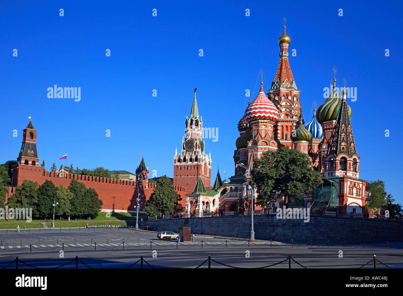 La Russia, Mosca, Piazza Rossa, St basilici cattedrale, il Cremlino, Salvatore Torre Foto Stock