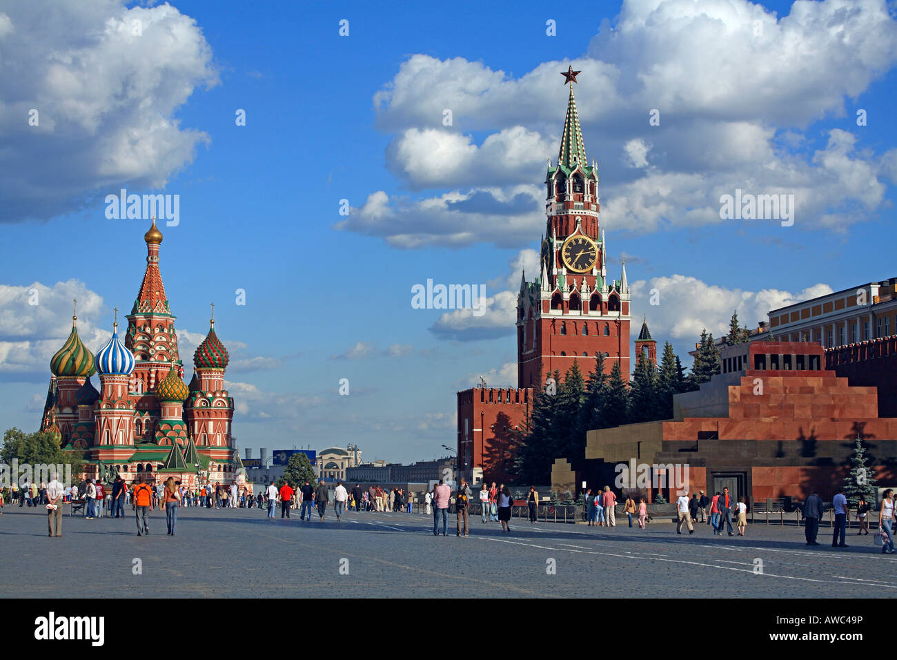 La Russia, Mosca, Piazza Rossa, St basilici cattedrale, il Cremlino, il mausoleo di Lenin, Salvatore Torre Foto Stock